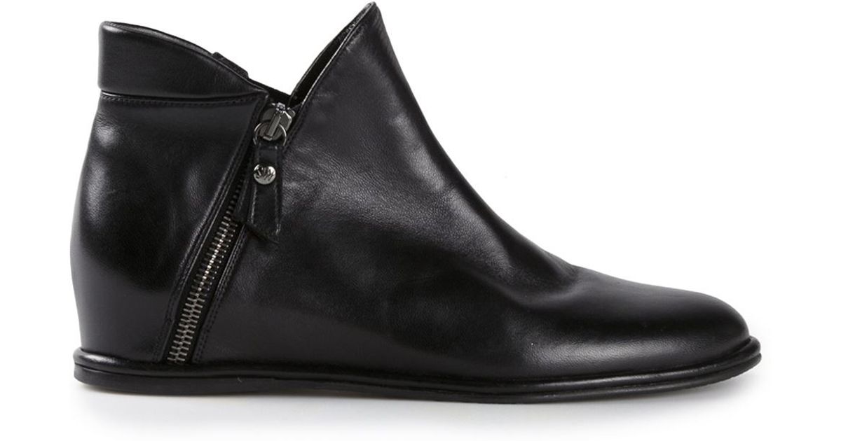 stuart weitzman low boots