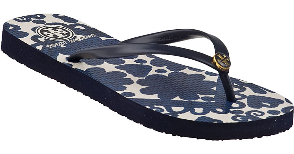 Tory burch Thin Printed Flip Flop Navy in Blue | Lyst