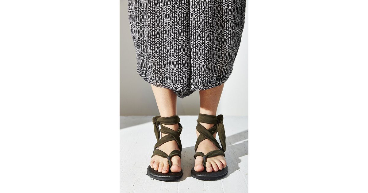sanuk slinged up