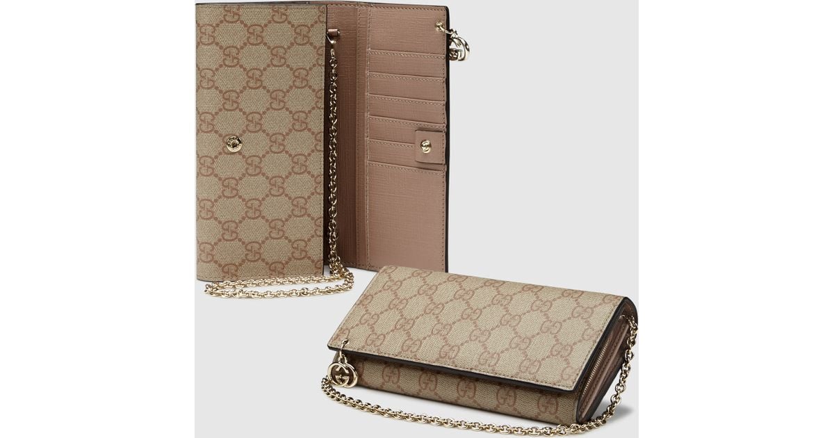 Gucci Gg Supreme Canvas Chain Wallet in Natural - Lyst