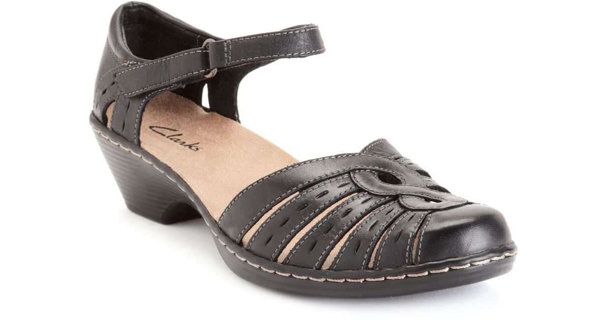 clarks women's closed toe sandals online -