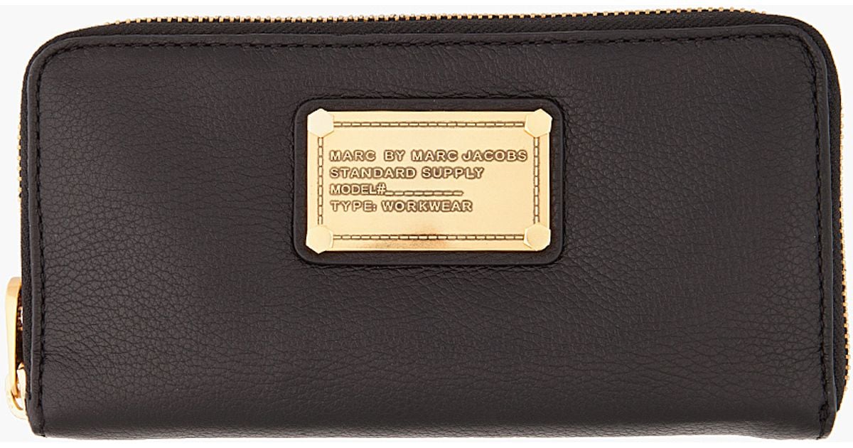 Lyst Marc By Marc Jacobs Classic Q Vertical Zip Around Wallet in Black