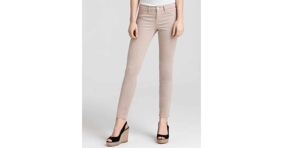 J Brand 811 Mid Rise Luxe Twill Skinny Jeans in Nude 
