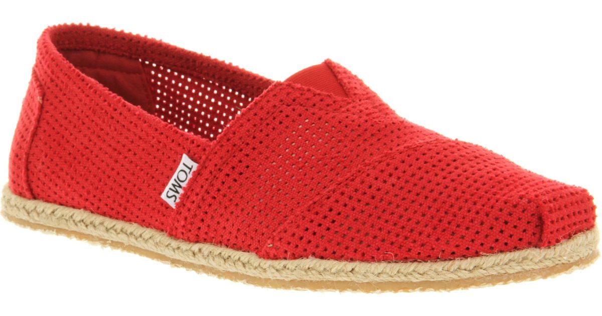 toms classic red