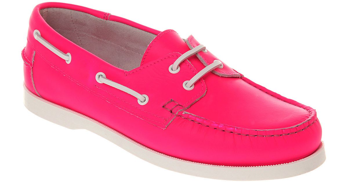 pink boat shoes