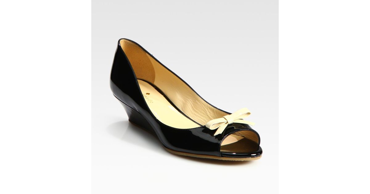 Kate Spade Tracey Patent Leather Peep Toe Wedge Bow Pumps in Black - Lyst