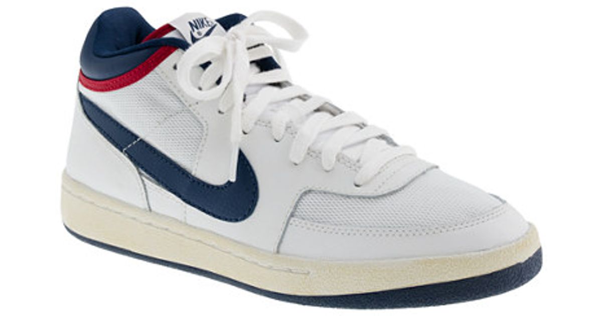 Challenge Court Sneakers in White 