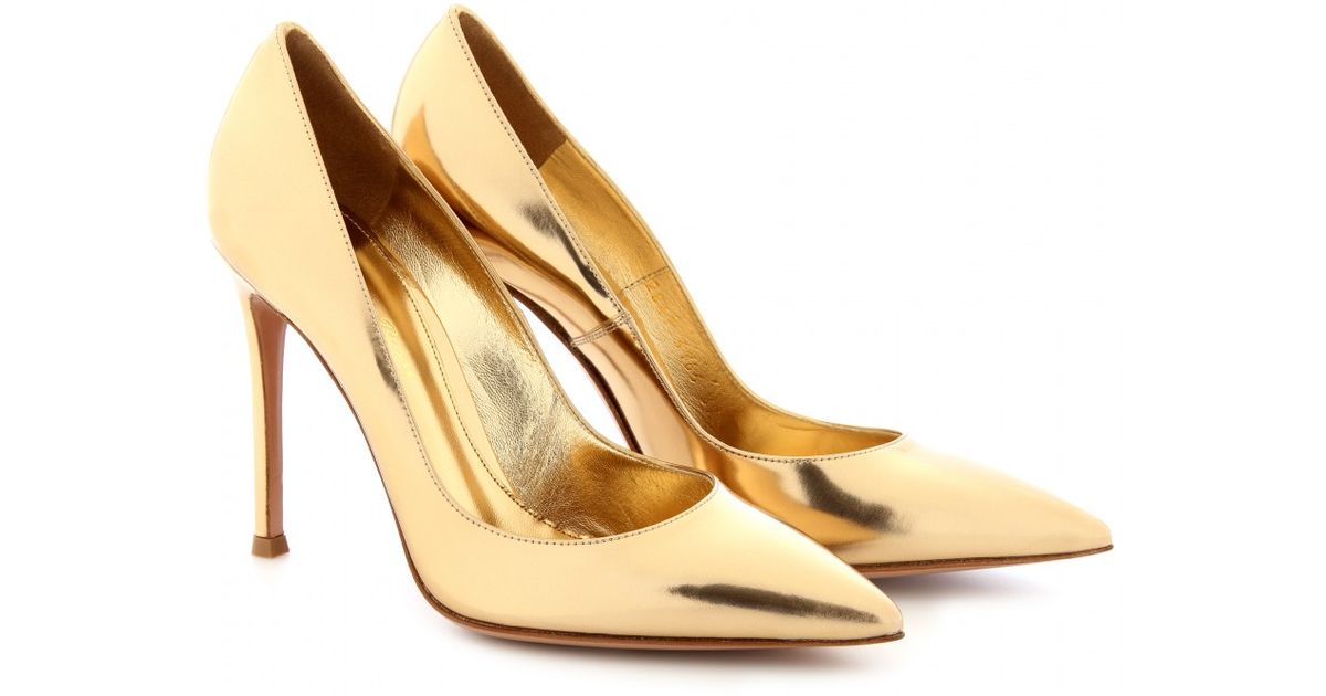 Gianvito rossi Metallic Leather Pointytoe Pumps in Gold | Lyst
