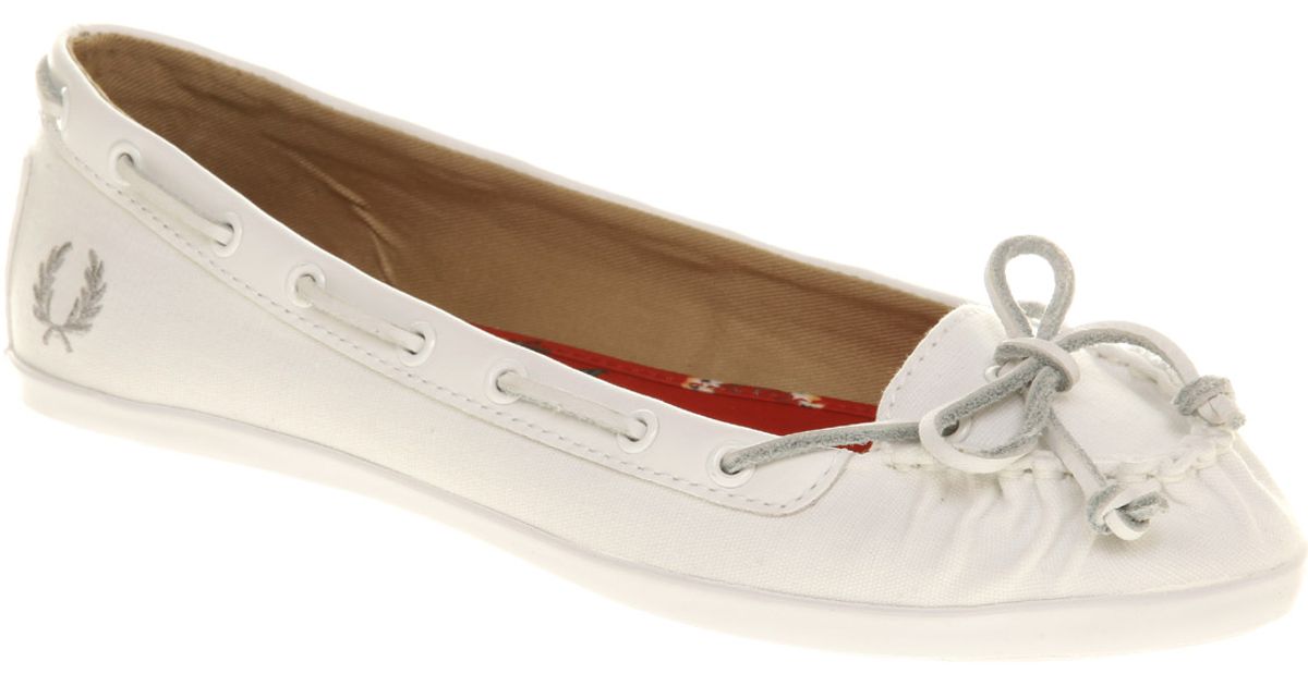 Fred Perry Amy Winehouse Boat Shoe White Canvas in Natural - Lyst