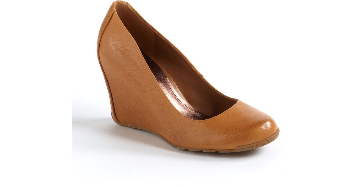wedge pumps brown