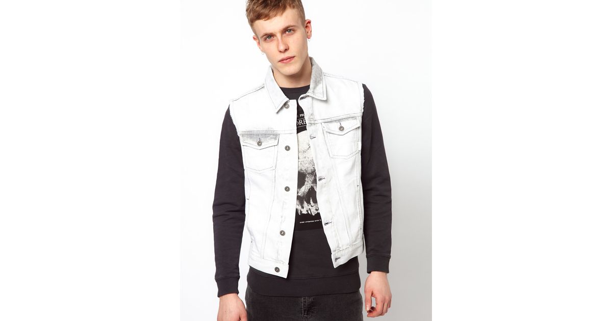 white sleeveless jacket