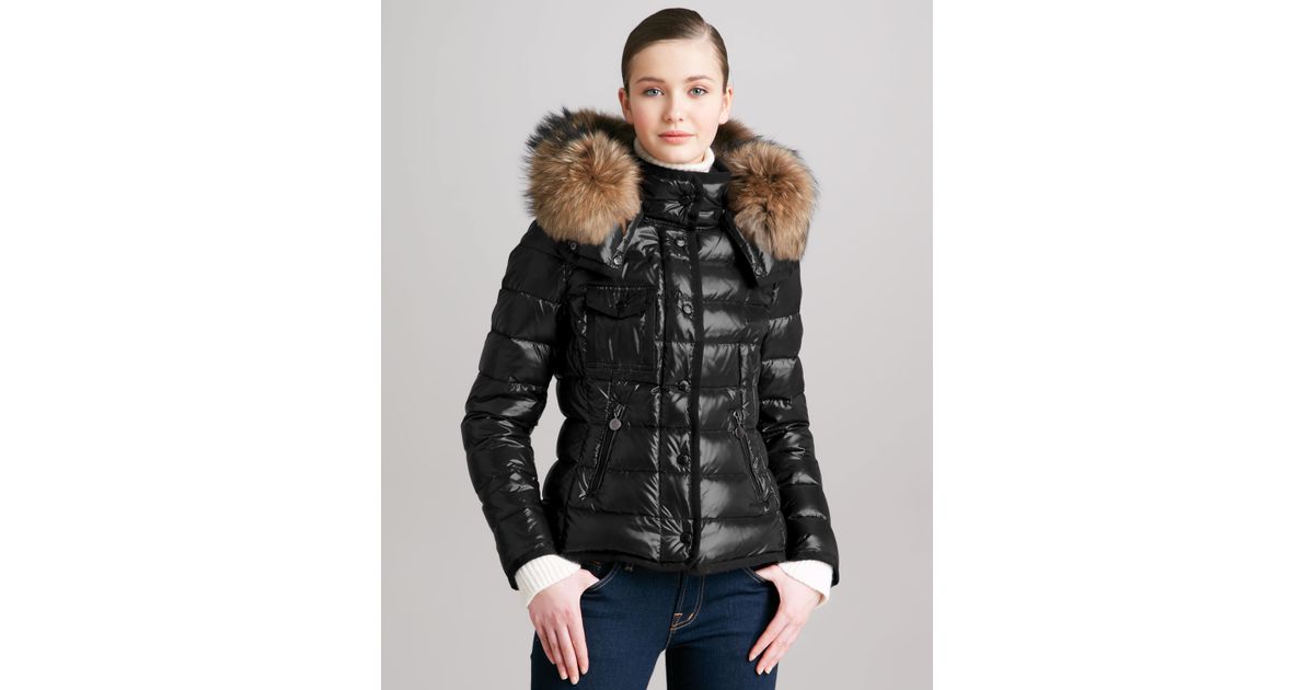 Moncler Short Puffer Jacket with Furtrimmed Hood in Black - Lyst