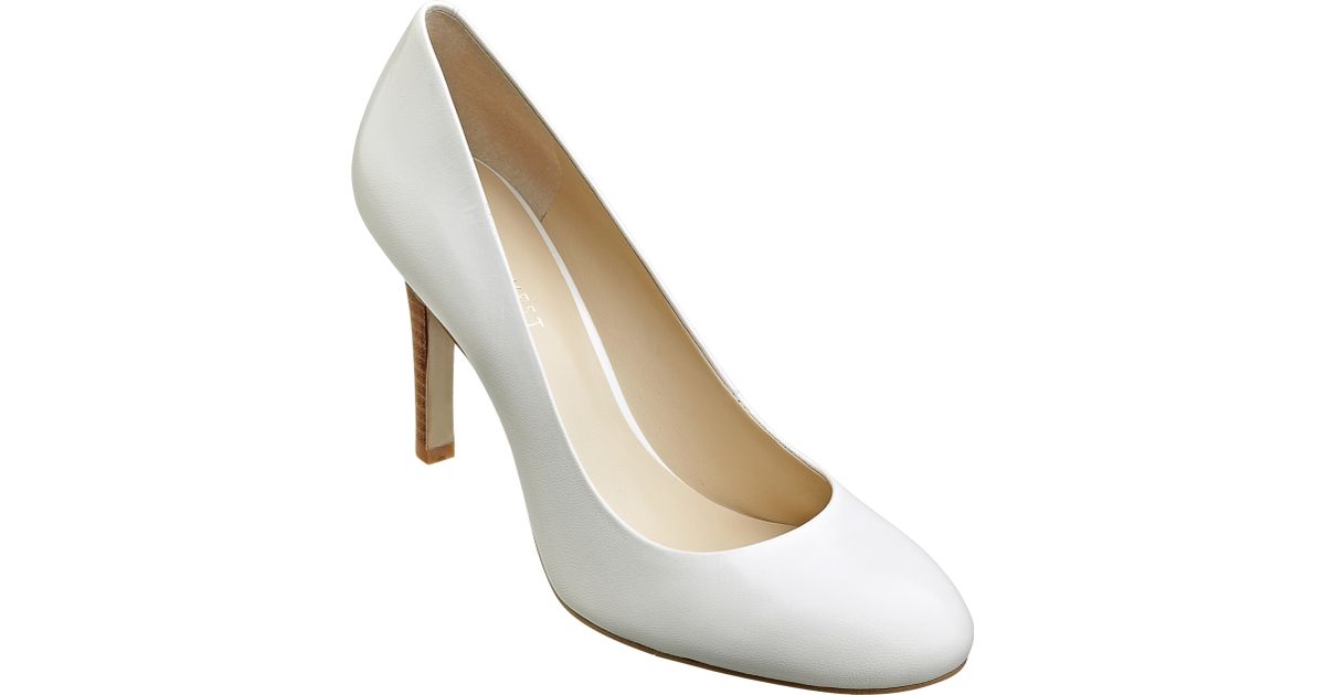 Caress Round Toe Pump in White Leather 