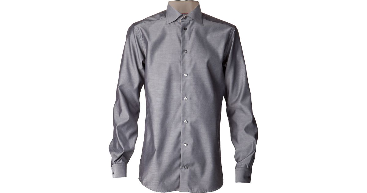 men's gray button down shirt