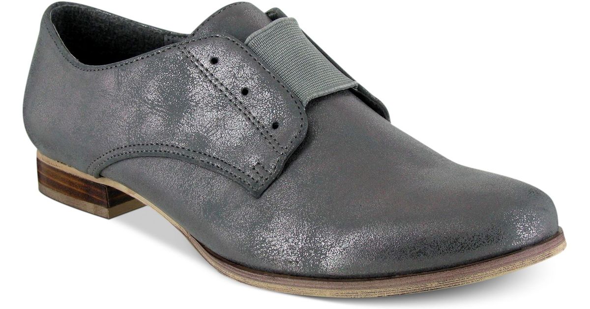 laceless oxfords