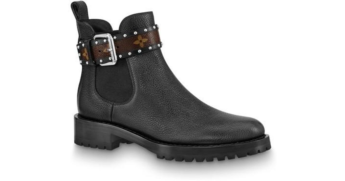 discovery flat ankle boot