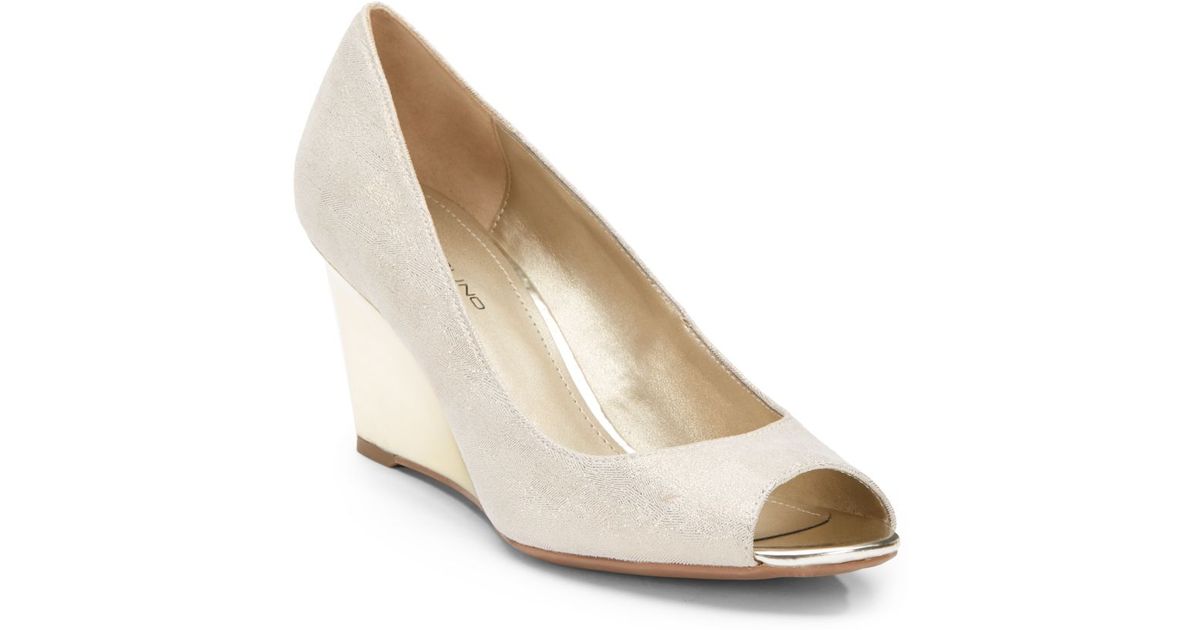 bandolino peep toe wedge