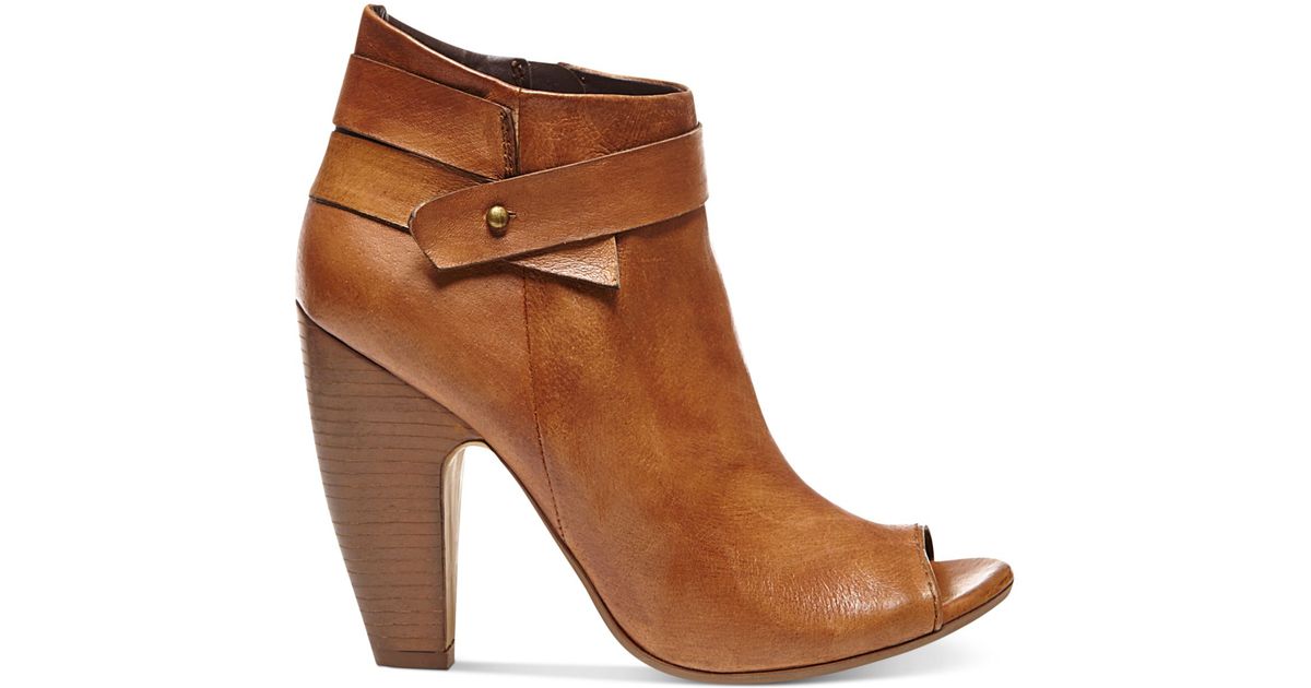 nomad bootie steve madden