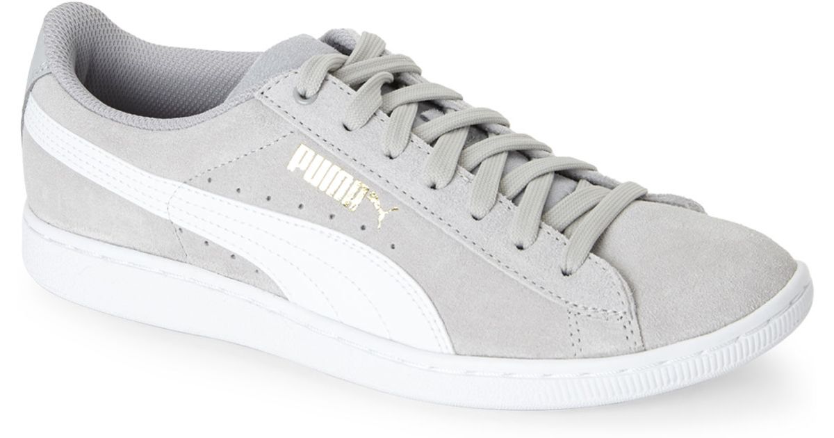 grey puma tennis shoes