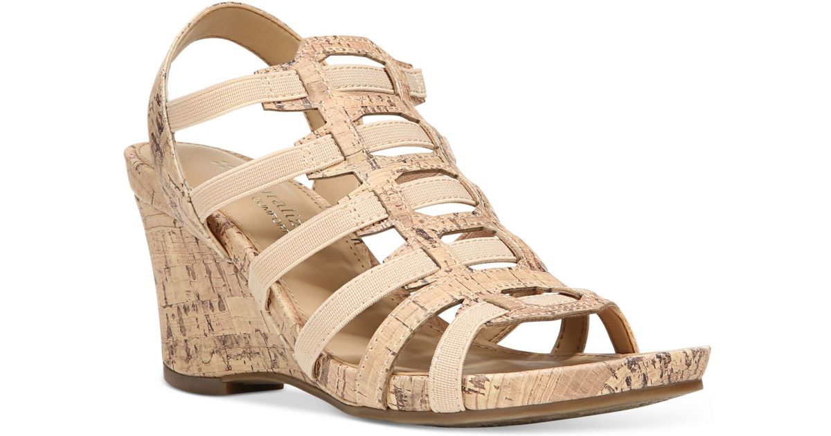 naturalizer daphne platform sandal
