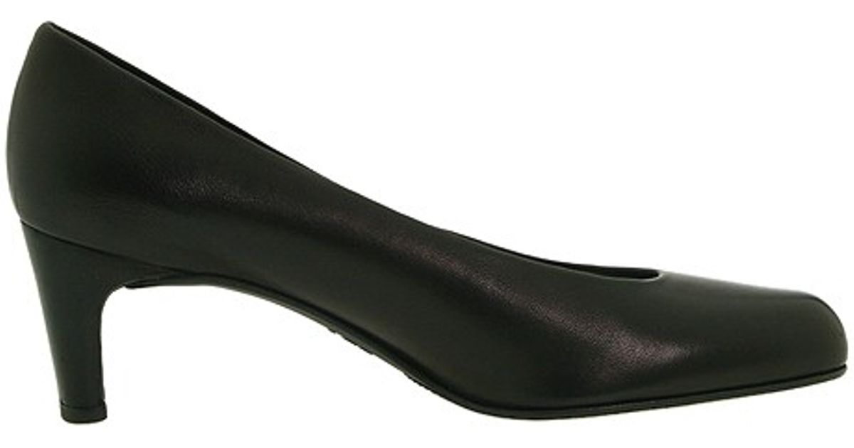 stuart weitzman chic pump