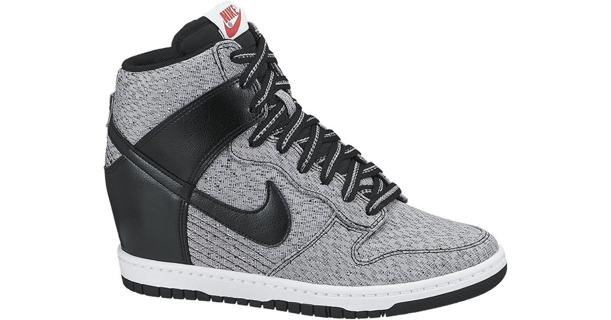 Nike Dunk Sky Hi Essential sneakers in black | RunRepeat