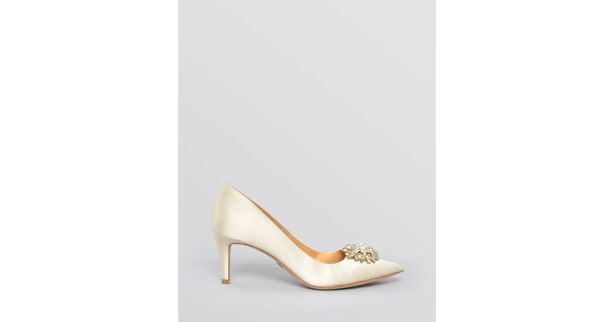 badgley mischka low heel