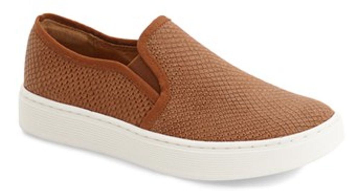 sofft slip on shoes