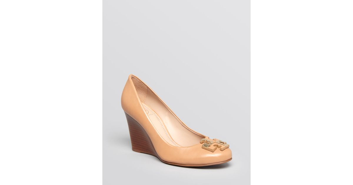 Tory Burch Wedge Pumps - Lowell in Natural | Lyst