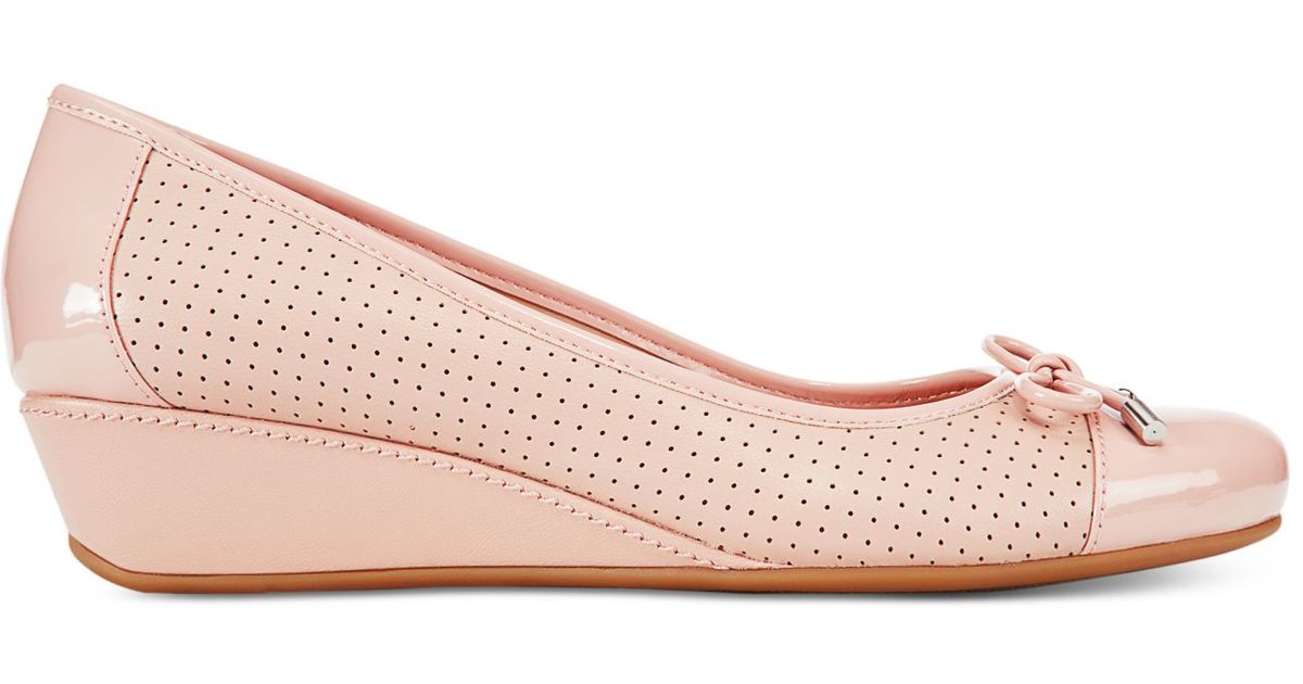 womens light pink wedges
