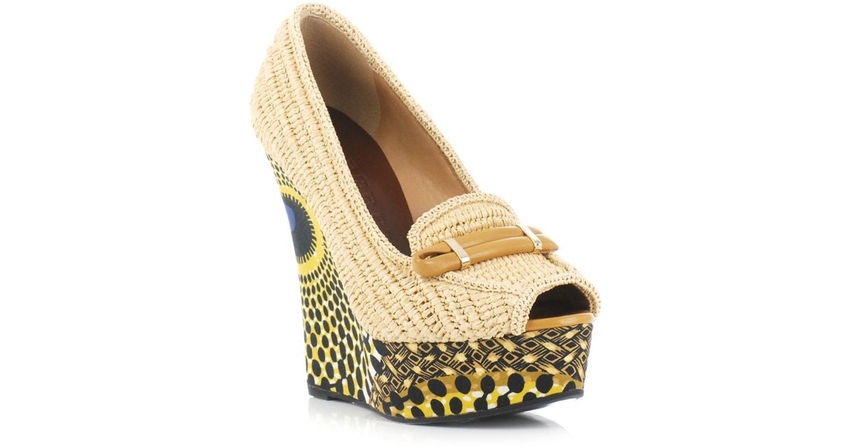 Burberry prorsum Woven Raffia and Printed Wedge Pumps in Natural | Lyst