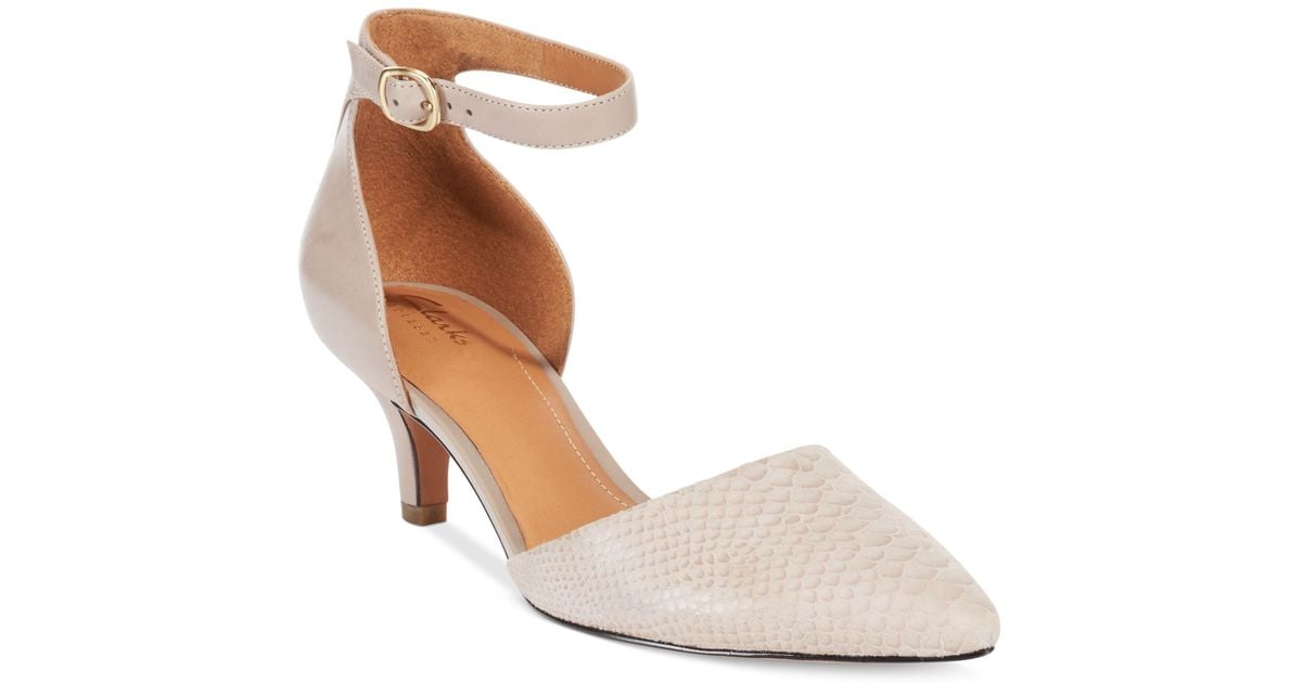 clarks pumps beige