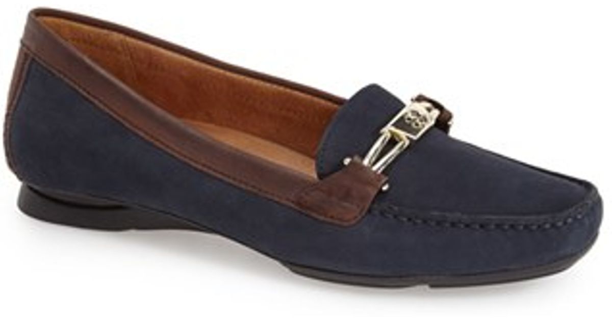 naturalizer navy loafers