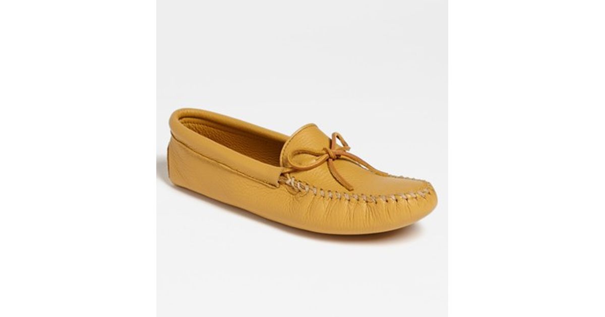 minnetonka deerskin mocs