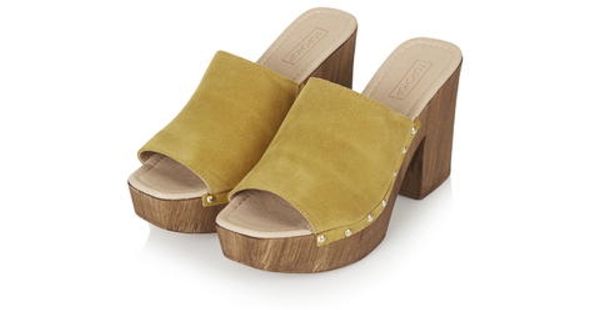 mustard clogs