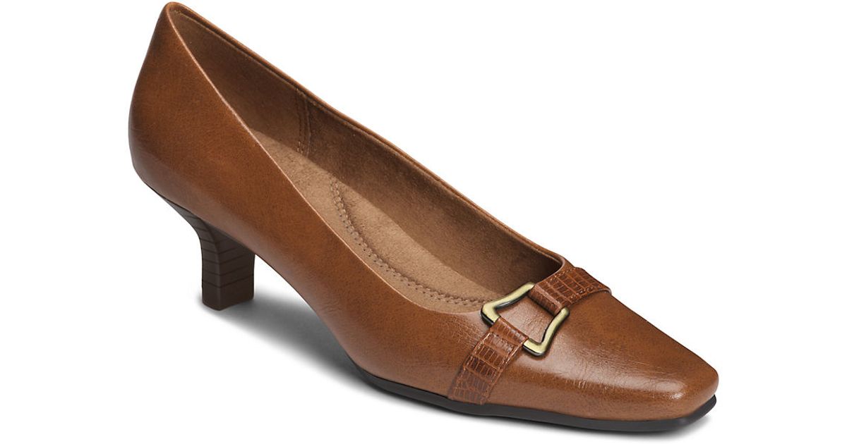 square toe mesh pumps