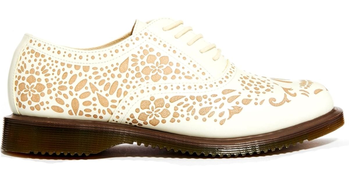 doc martens skull shoes