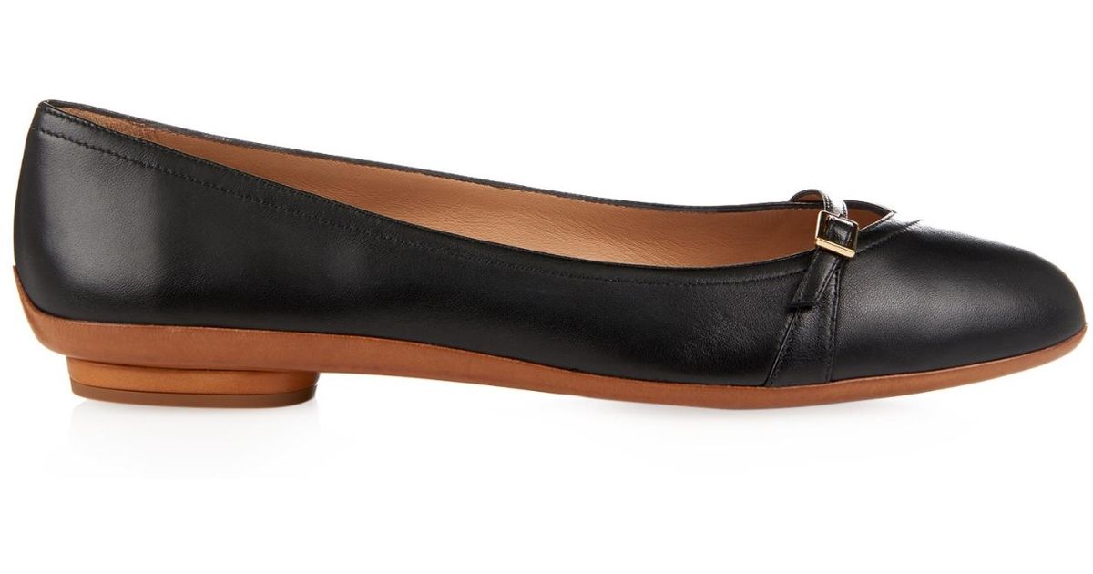 Ferragamo Audrey Leather Flats in Black | Lyst