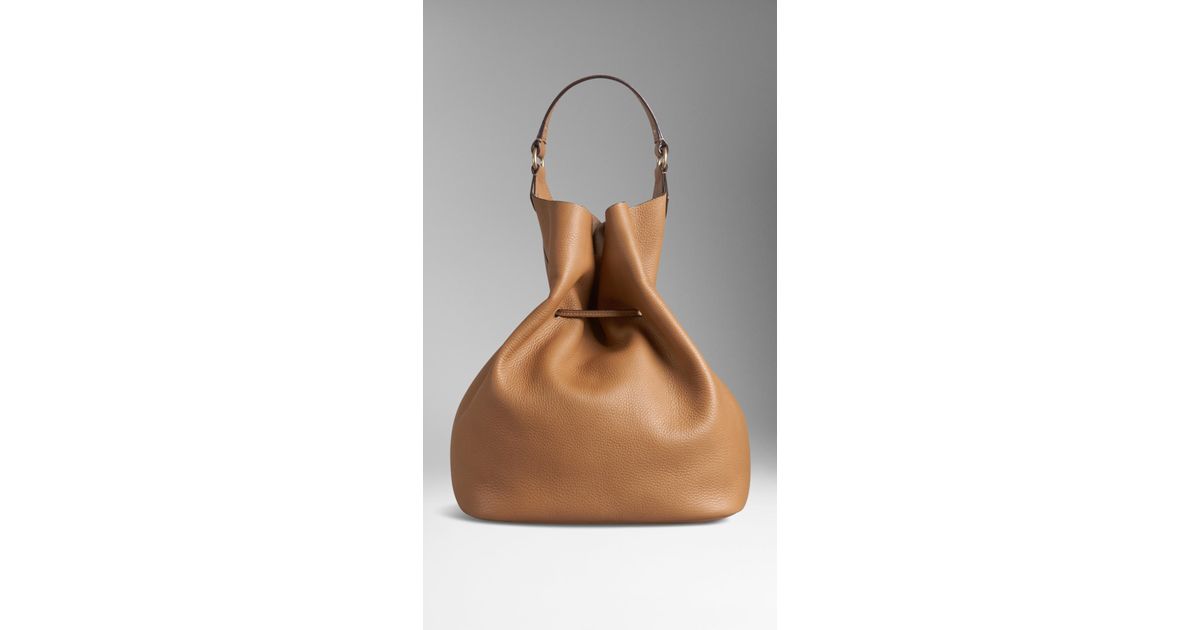 Burberry Large Grainy Leather Hobo Bag in Natural | Lyst