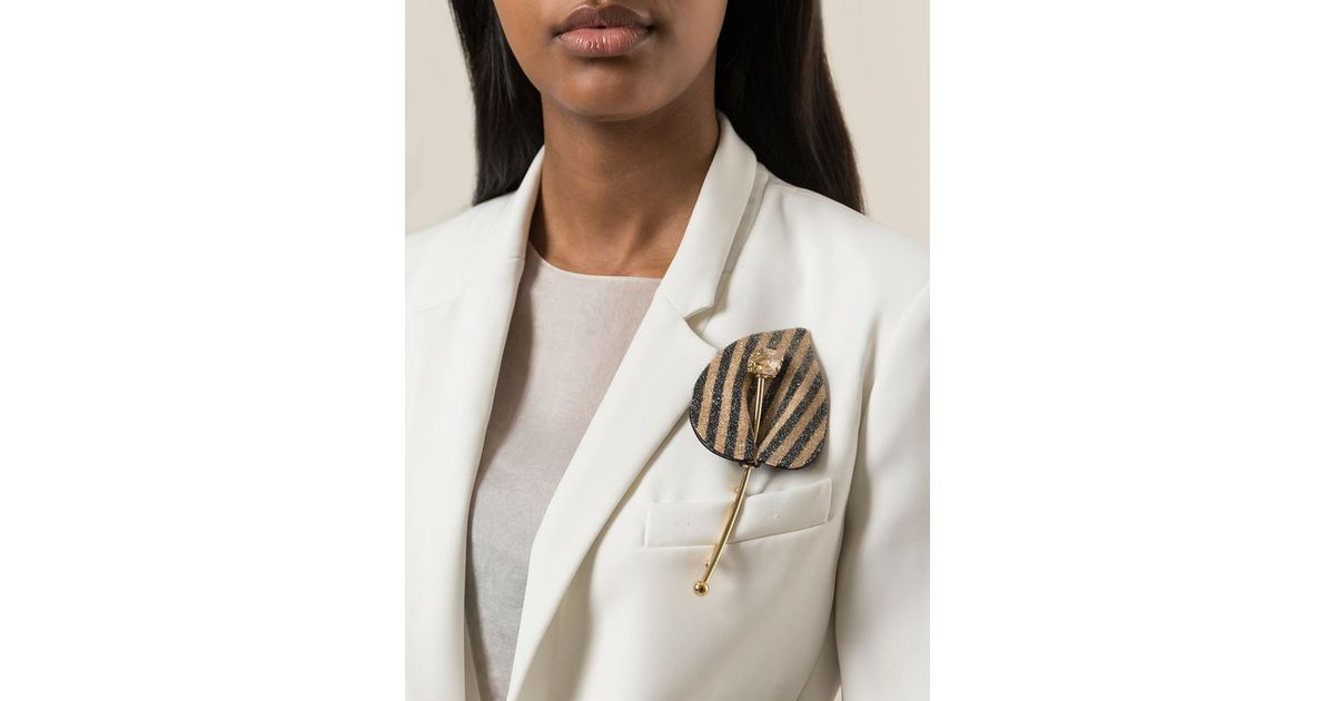 GIORGIO ARMANI ブローチ Vintage Giorgio Armani Flower Brooch in Black and Iridescent