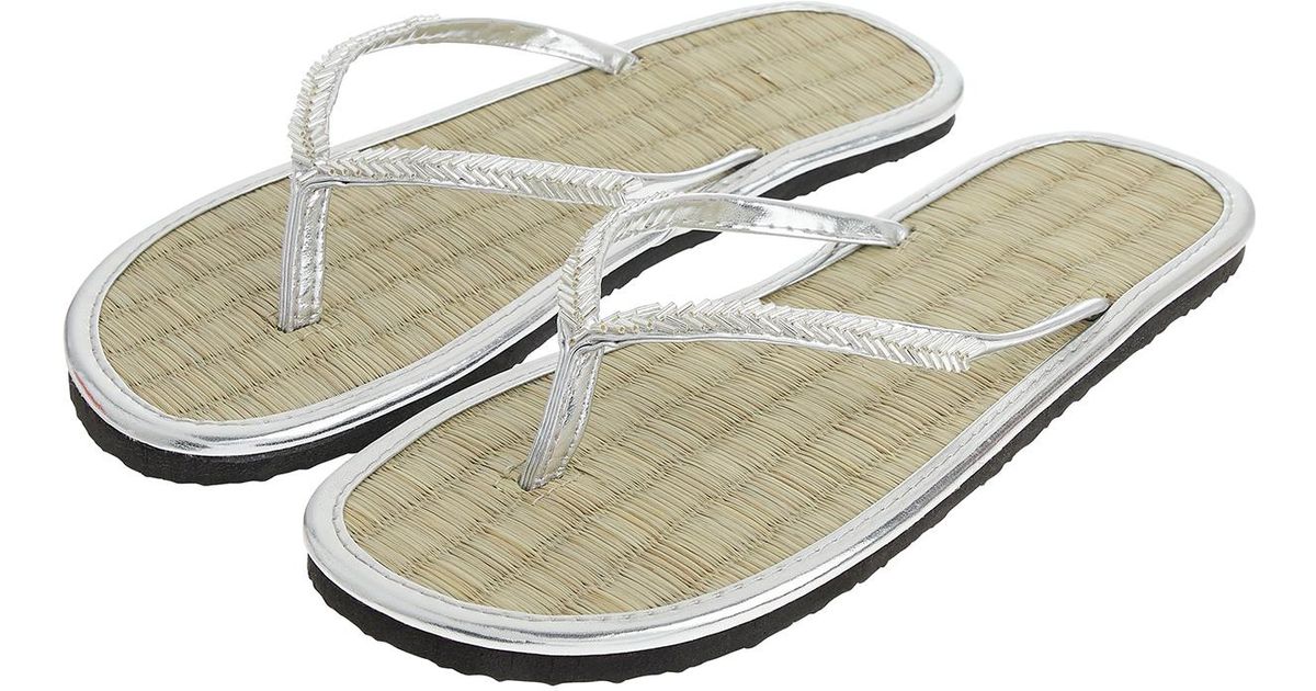 accessorize flip flops