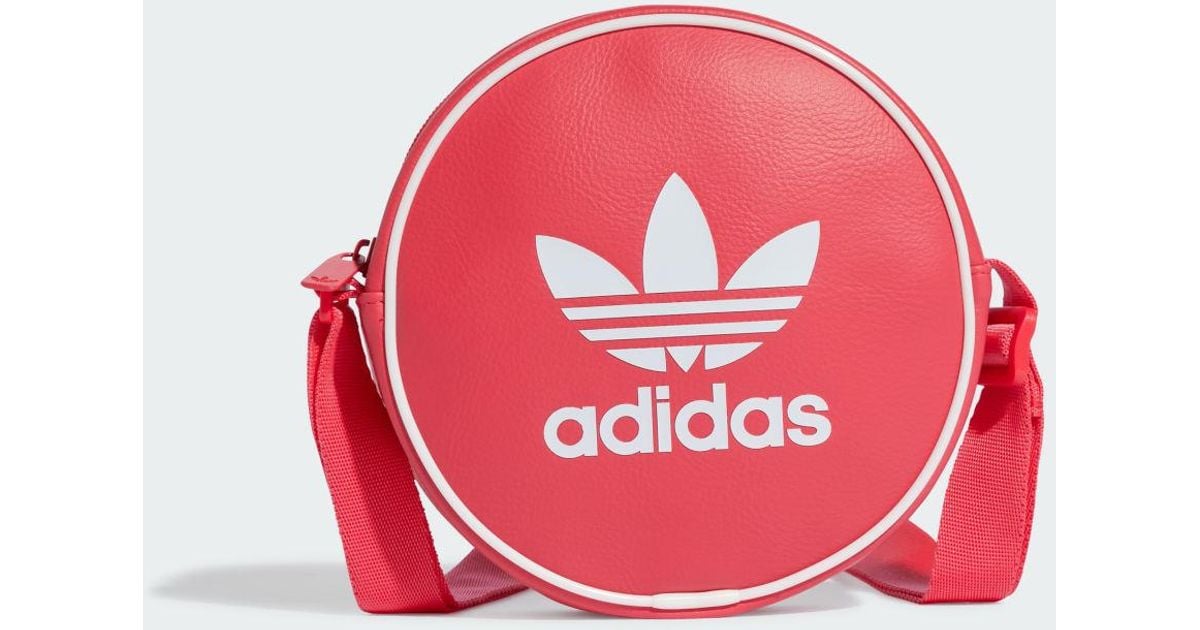 adidas Adicolor Classic Round Tasche in Rot Lyst DE
