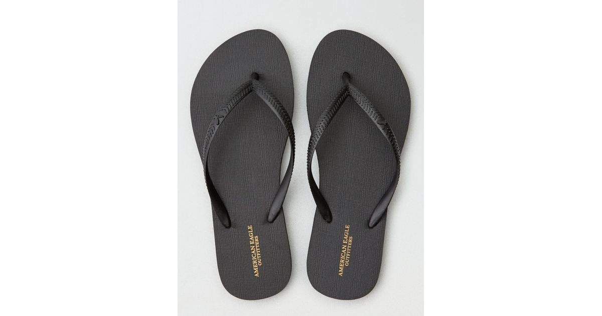 american eagle black flip flops