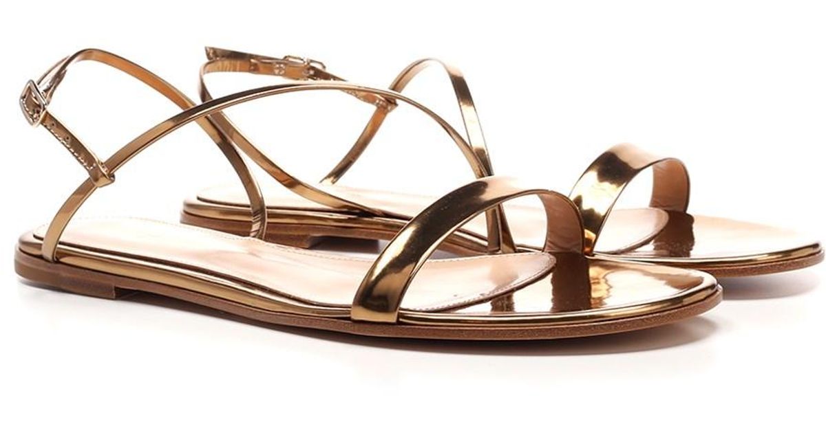 Gianvito Rossi Leather Manhattan Flat Sandals in Gold (Metallic) - Lyst