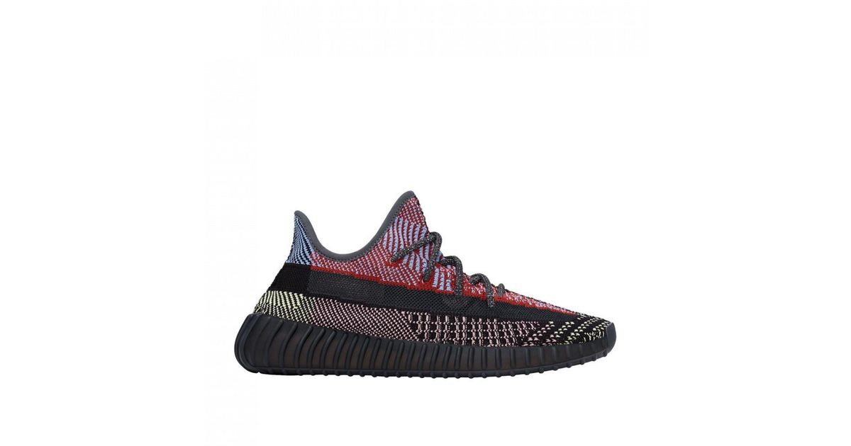 Yeezy 350 yecheil has matching black womens t shirt
