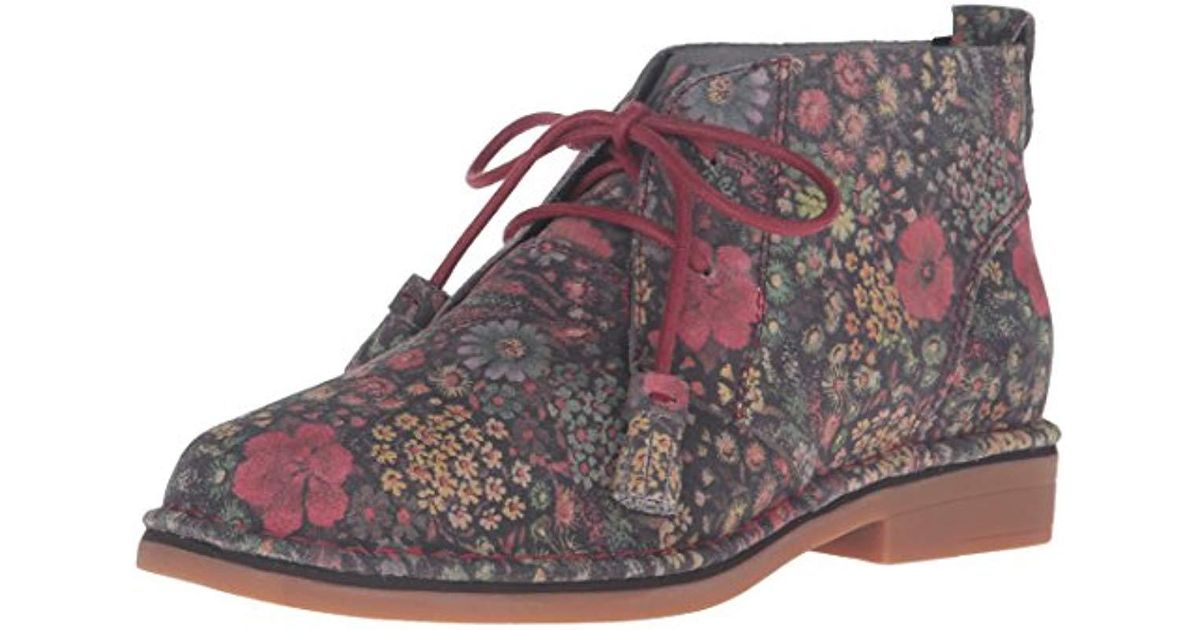 Hush Puppies Suede Cyra Catelyn Chukka Boot in Black Floral Suede (Pink