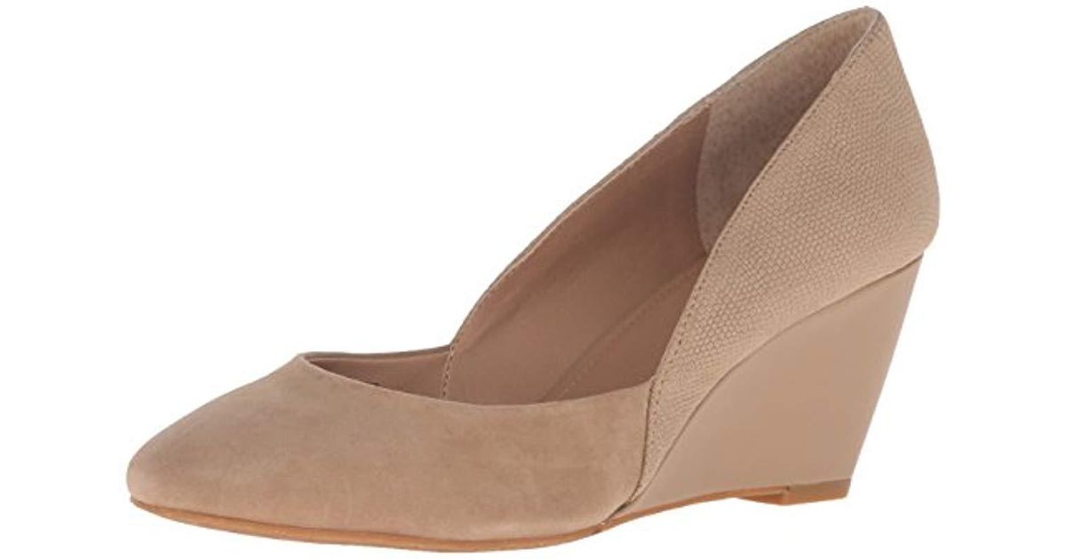 tahari palace wedge