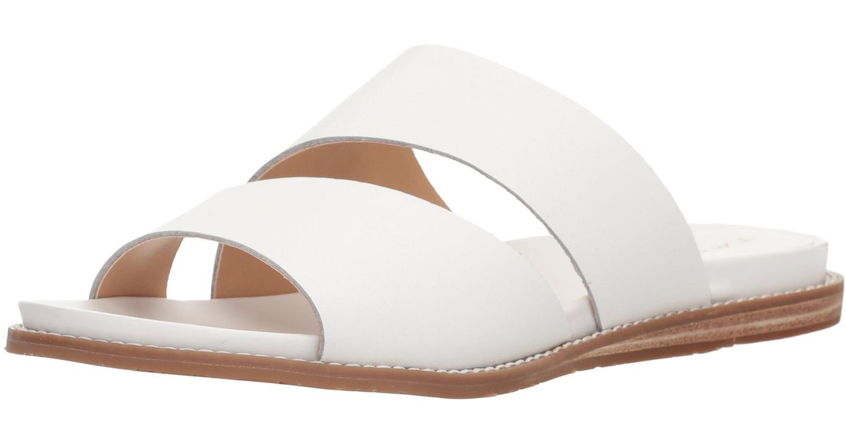 tahari flat sandals