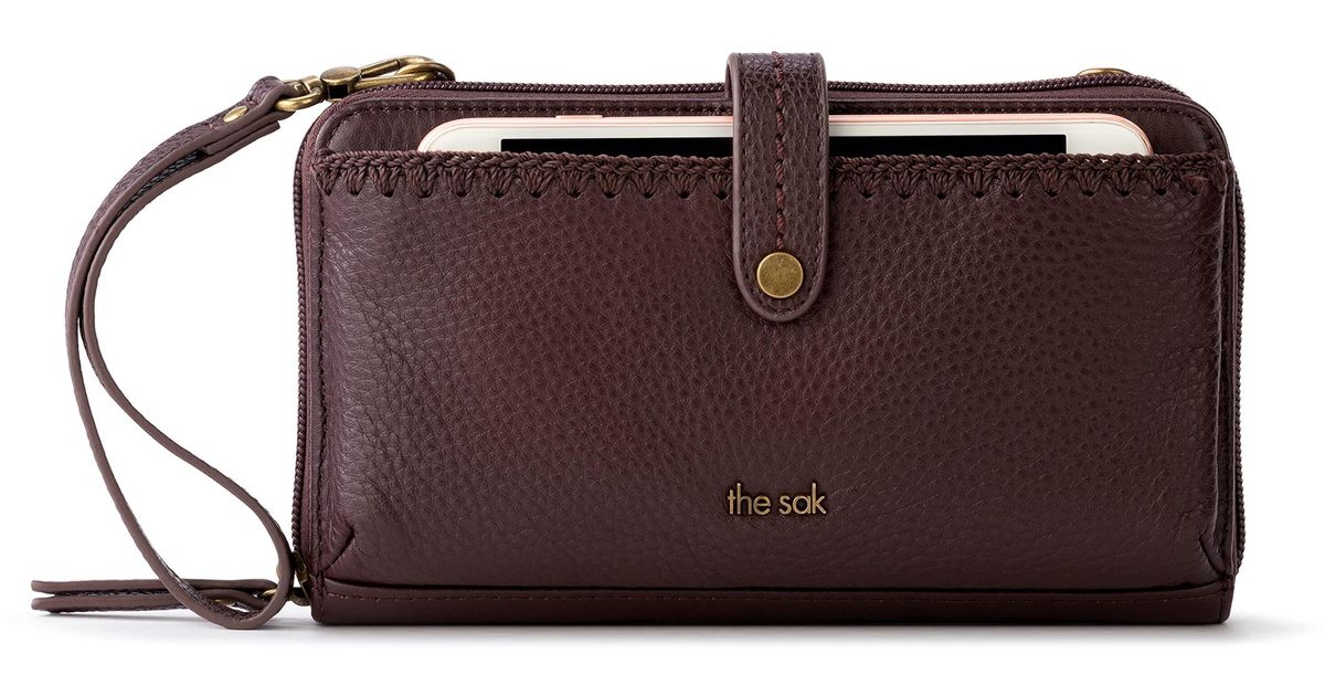 The Sak S Iris Large Smartphone Crossbody Bag In Leather in Mahogany