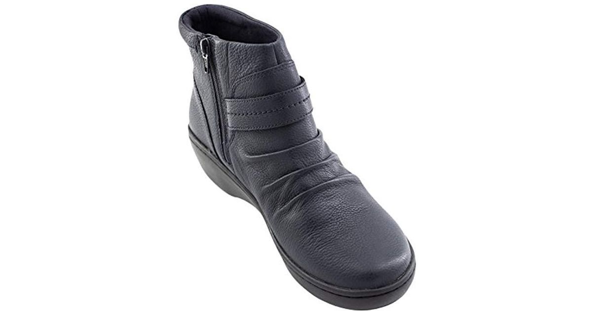 clarks women's delana fairlee ankle bootie